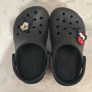 CROCS size 7 Black with Mickey Mouse Croc Charms